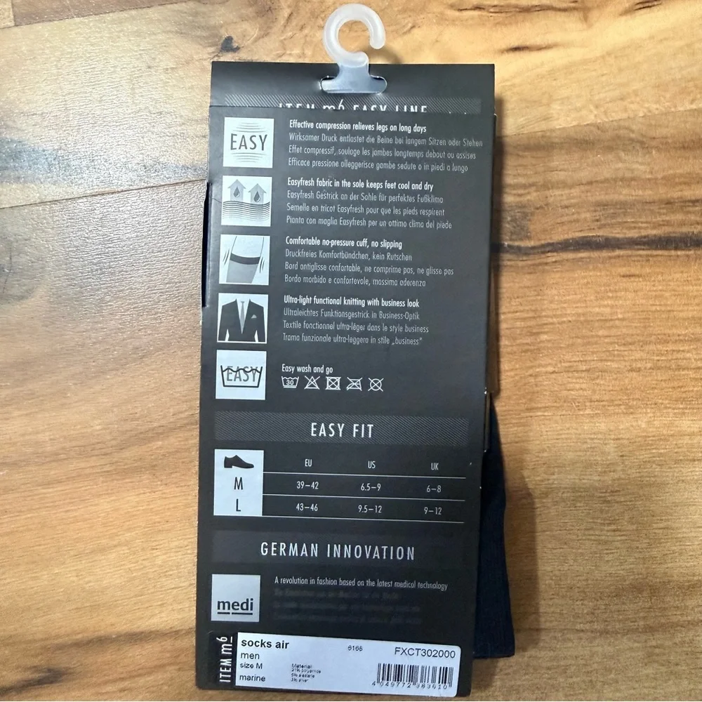 ITEM m6 Men's Knee High Easy Fit Compression Socks Black Marine Size Medium NEW‎
